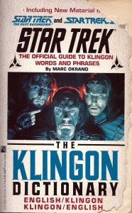 Gramàtica i diccionari klingon-anglès i viceversa. (1992)